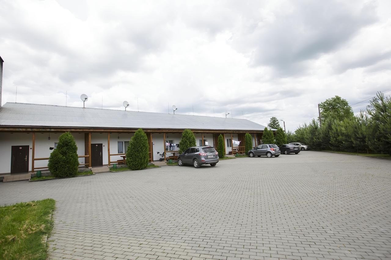 Hotel Trembita Chust Exteriér fotografie